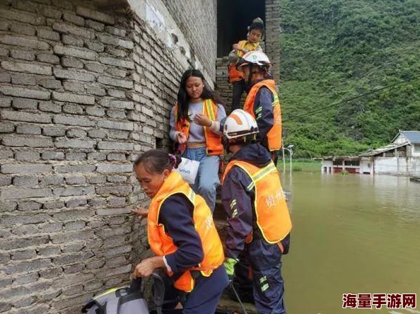 爽好多水快深点快水位已达警戒线逼近堤坝村民紧急撤离