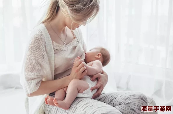 超大乳首授乳一区二区更新至20集新增多个哺乳姿势和场景