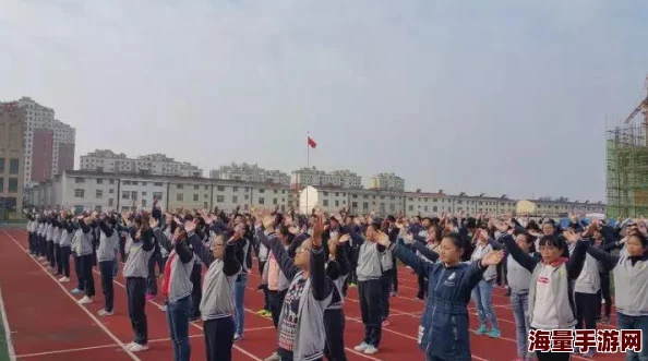 仰望半月的夜空心怀希望勇敢追梦每个夜晚都是新的开始