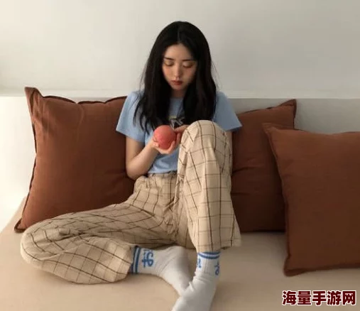 把女同桌下面日出水了同桌说是生理期来了弄脏了裤子