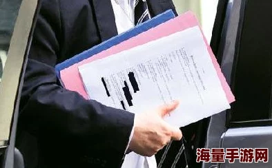 年轻的女秘书被指控挪用公款并泄露公司机密文件