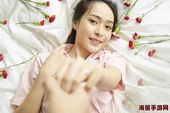 女人扒开腿让男人捅为什么如此受欢迎因为它直接展现了性行为的本质为何吸引人